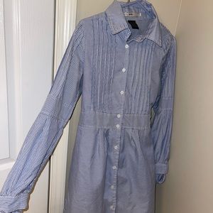 Dress with bows on the sleeves